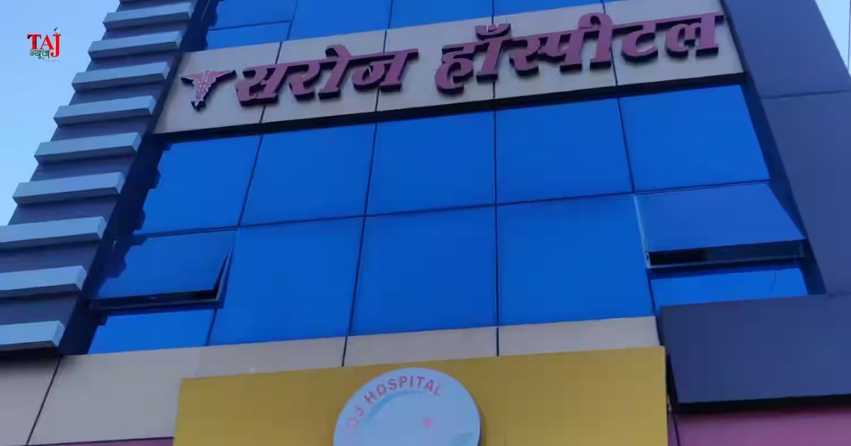 आगरा के टेढ़ी बगिया स्थित सूरज हॉस्पिटल में प्रसूता की मौत के बाद परिजनों का हंगामा और पुलिस की मौजूदगी।