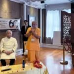 आरएसएस प्रमुख मोहन भागवत बोले- दुनिया एक है, मानवता एक; धर्म और राष्ट्र के नाम पर भेदभाव खत्म करने की जरूरत राष्ट्रीय स्वयंसेवक संघ के सरसंघचालक मोहन भागवत नई दिल्ली में समरसता, मानवता और सामाजिक संवाद पर विचार व्यक्त करते हुए।