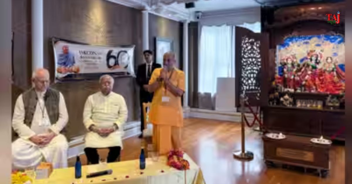 राष्ट्रीय स्वयंसेवक संघ के सरसंघचालक मोहन भागवत नई दिल्ली में समरसता, मानवता और सामाजिक संवाद पर विचार व्यक्त करते हुए।