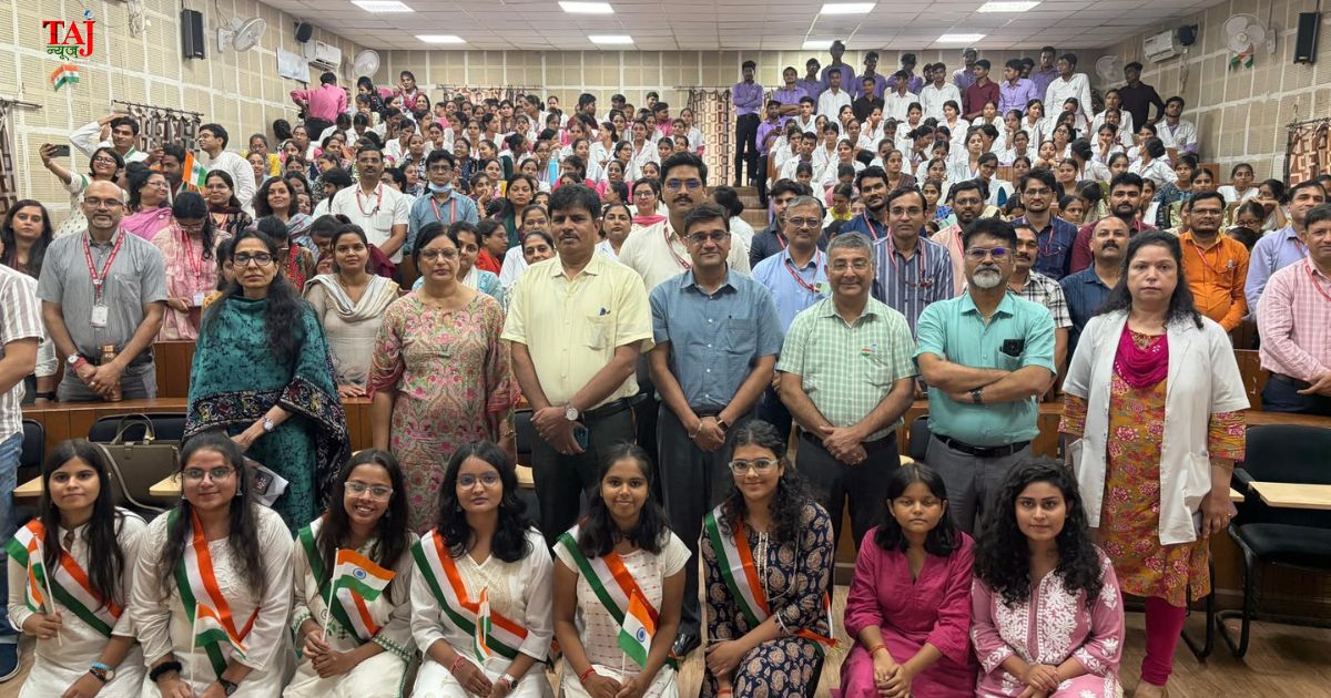 विभाजन विभीषिका स्मृति दिवस कार्यक्रम में उपस्थित चिकित्सक, शिक्षक एवं छात्र-छात्राएं।