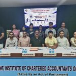 आगरा में Agra Moves Better–2026 अभियान तेज, ICAI भवन और क्लिनिक में BMD जांच के साथ स्वास्थ्य जागरूकता आगरा के संजय प्लेस स्थित ICAI भवन में 'Agra Moves Better-2026' अभियान के तहत बोन मिनरल डेंसिटी (BMD) जांच शिविर का शुभारंभ करते सीए प्रतिनिधि, डॉ. अनुपम गुप्ता और सीए आलोक कुमार अग्रवाल।
