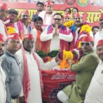 भाजपा सरकार में व्यापारियों को न सम्मान, न सुरक्षा : मनीष जगन अग्रवाल आगरा के नवरंग भवन में आयोजित समाजवादी व्यापार सभा के मंडलीय सम्मेलन को संबोधित करते राष्ट्रीय अध्यक्ष मनीष जगन अग्रवाल, प्रदेश अध्यक्ष प्रदीप जायसवाल एवं अन्य सपा नेता।