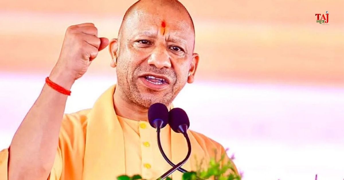 लखनऊ में वीरांगना अवंतीबाई लोधी की प्रतिमा के लोकार्पण के बाद जनसभा को संबोधित करते मुख्यमंत्री योगी आदित्यनाथ और रक्षामंत्री राजनाथ सिंह।