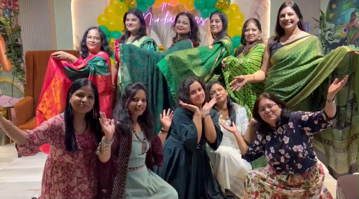 एसएन मेडिकल कॉलेज में हरियाली तीज मनातीं महिला चिकित्सक