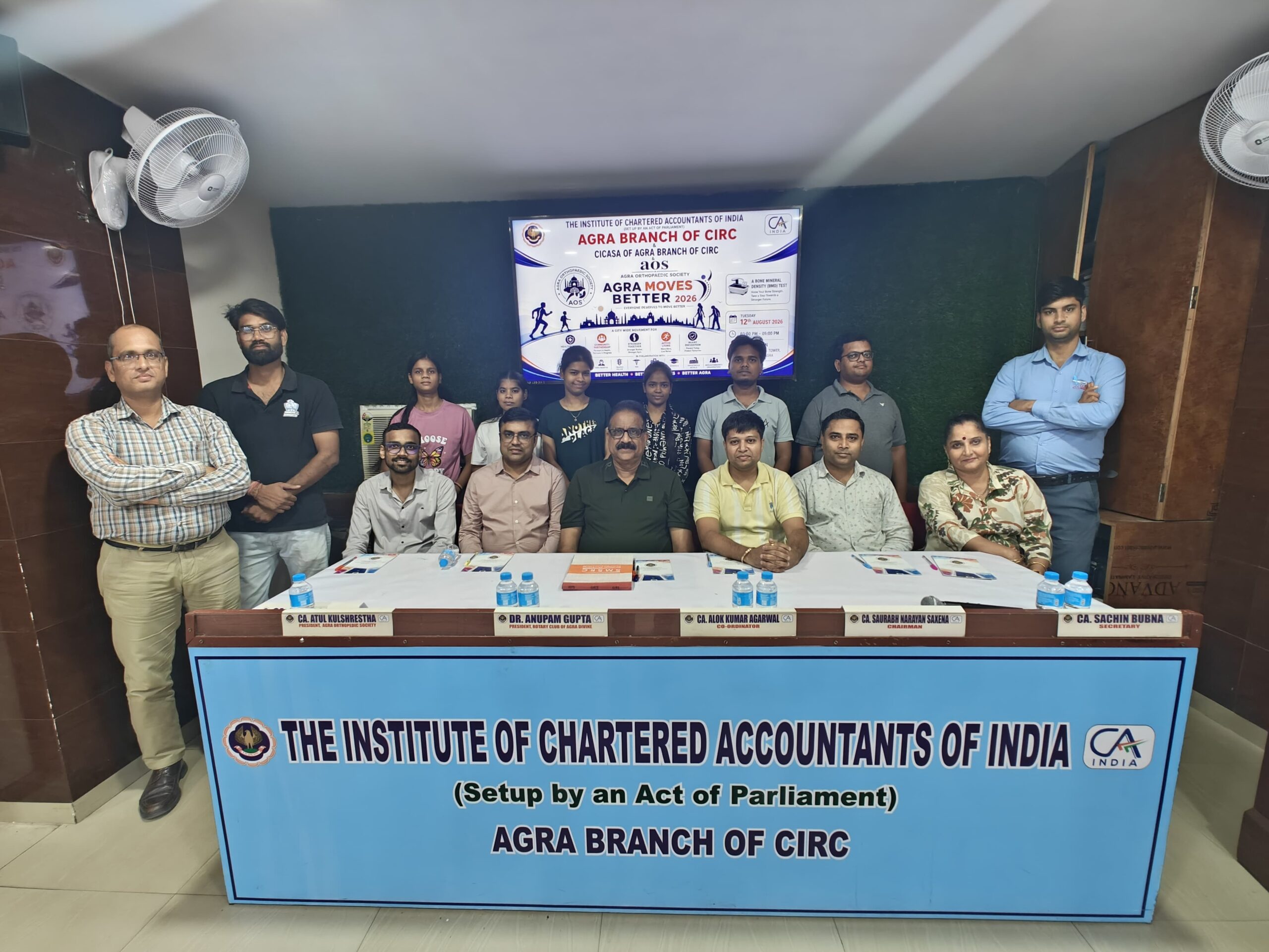 संजय प्लेस स्थिति ICAI भवन आगरा में 'Agra Moves Better-2026' अभियान के तहत सीए सदस्यों के साथ डॉक्टर और अतिथि