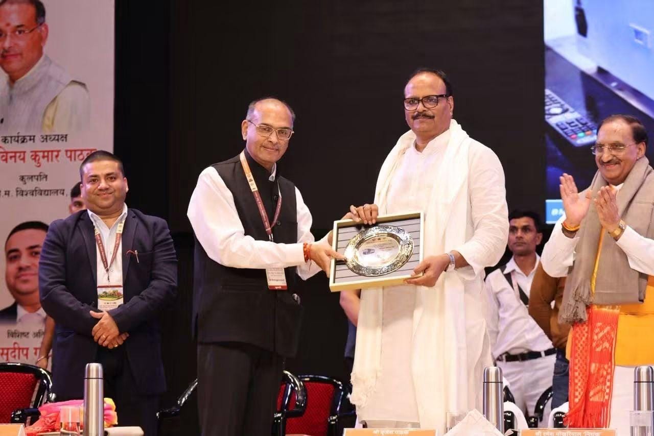 छत्रपति शाहूजी महाराज विश्वविद्यालय कानपुर के कुलपति प्रो. विनय कुमार पाठक