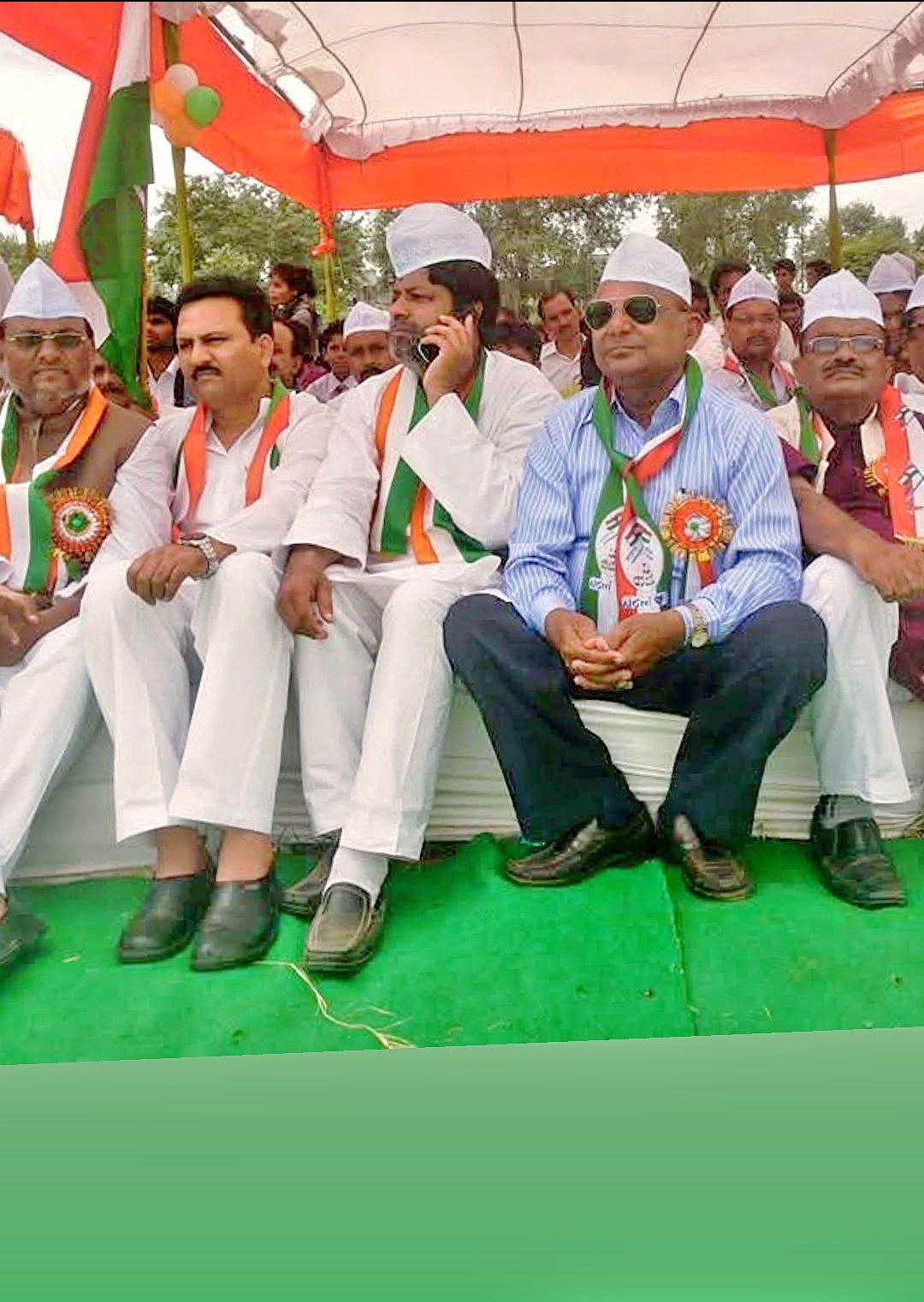 स्वतंत्रता दिवस पर आगरा में सांप्रदायिक सौहार्द और राष्ट्रीय एकता का संदेश देते गणमान्य लोग