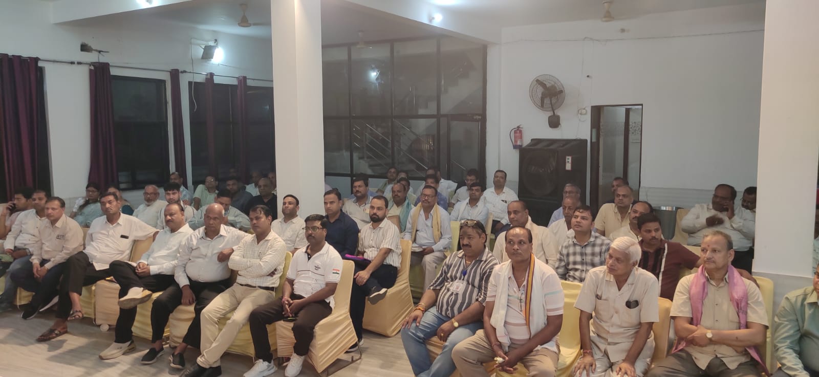 भारतीय वैश्य महासभा के मंडलीय सम्मेलन में मंचासीन अतिथि एवं राष्ट्रीय पदाधिकारी