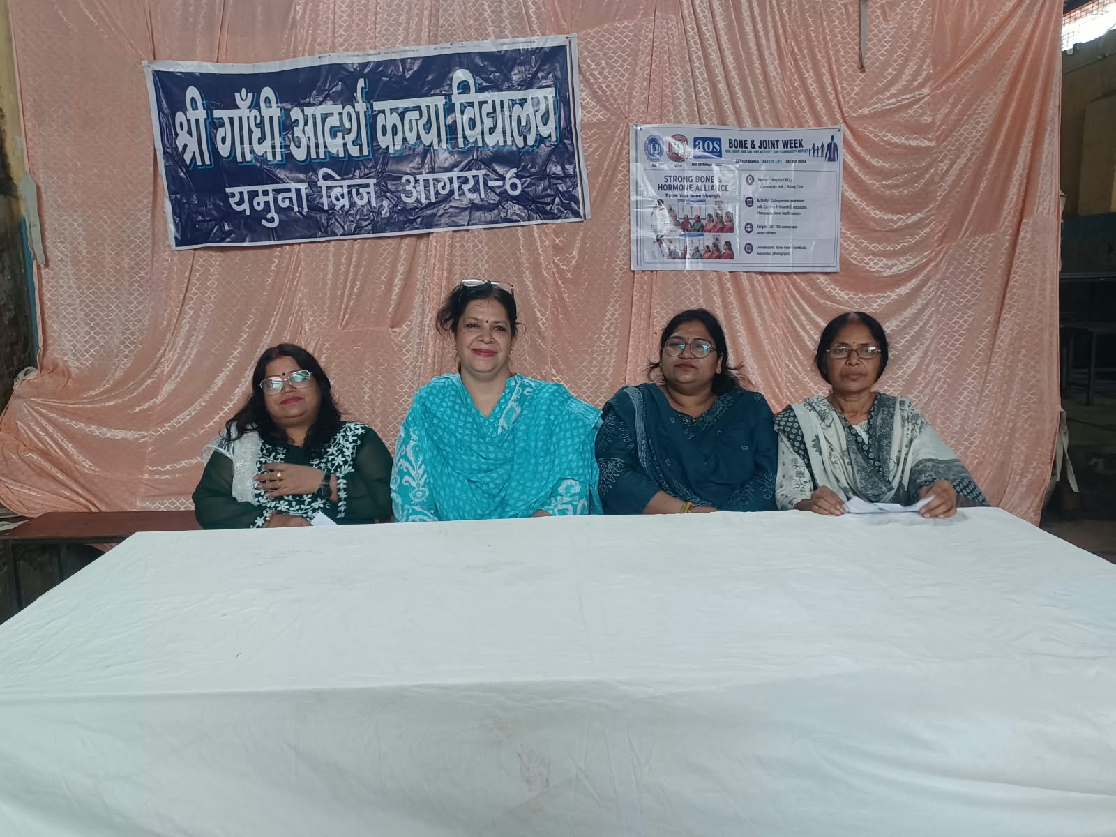 आगरा मूव्स बेटर 2026 जन-जागरूकता अभियान की पूरी टीम