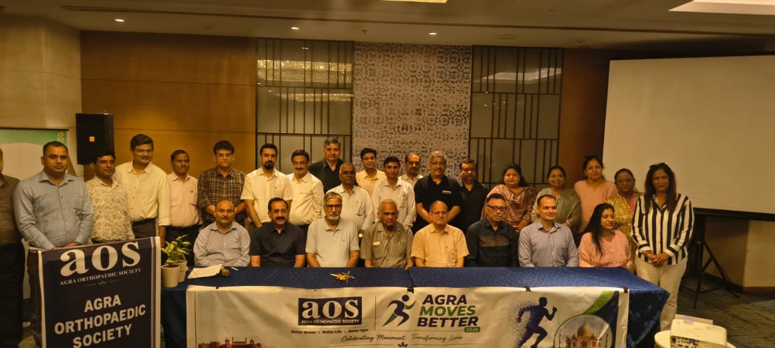 आगरा ऑर्थोपेडिक सोसायटी के समापन समारोह में मंचासीन अतिथि एवं सम्मानित सदस्य