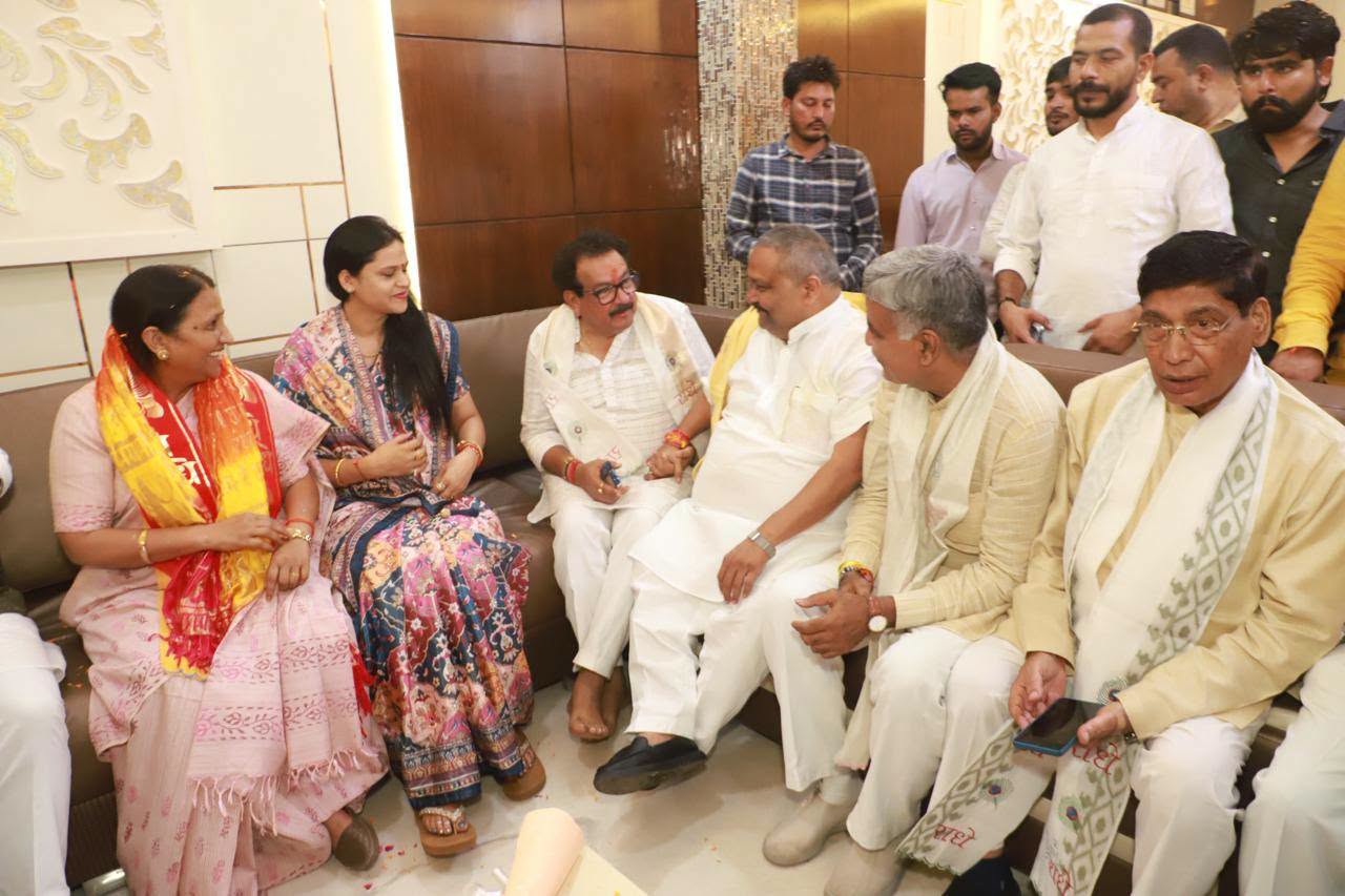 जिला पंचायत अध्यक्ष मंजू भदौरिया के आवास पर स्वागत समारोह