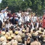 UGC नियमों के विरोध में आगरा में ट्रैक्टर मार्च, बैरिकेडिंग तोड़ने के बाद यमुना एक्सप्रेसवे पर जाम आगरा में यूजीसी नियमों के विरोध में खंदौली मुड़ी चौराहे पर ट्रैक्टर मार्च और यमुना एक्सप्रेसवे पर लगा जाम।