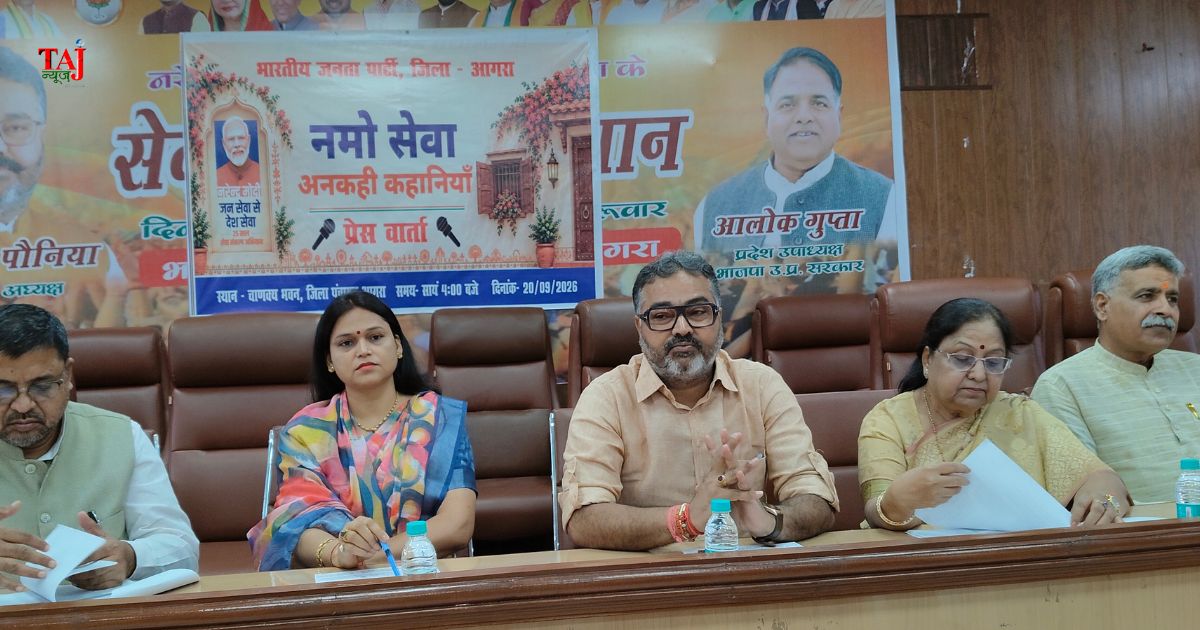 आगरा में सेवा संकल्प अभियान के तहत पीएम नरेंद्र मोदी के सार्वजनिक जीवन पर आधारित नाट्य मंचन 'नमो सेवा—अनकही कहानियां'।