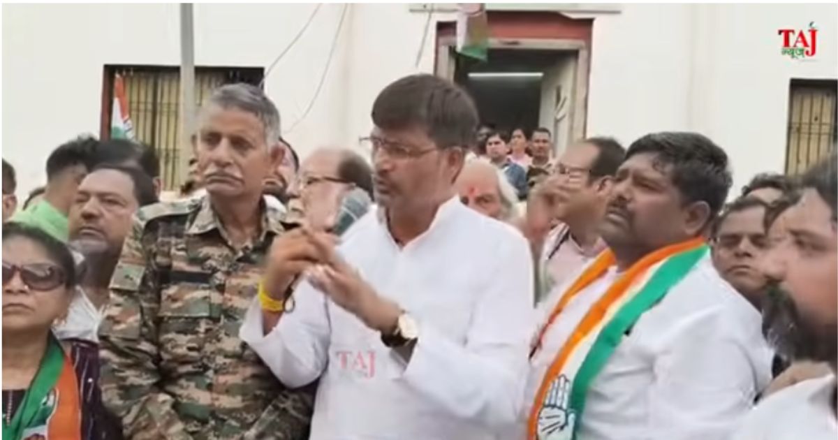 आगरा में जनसमस्याओं को लेकर सुभाष पार्क से कलेक्ट्रेट तक कांग्रेस का पैदल मार्च और विरोध प्रदर्शन।