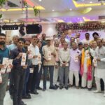 आगरा में दवा विक्रेताओं की मंडलीय बैठक, ड्रग रूल्स और प्रस्तावित CCTV नियमों पर मंथन आगरा में रिटेल कैमिस्ट एसोसिएशन की बैठक में उपस्थित विशेषज्ञ रमेश चंद महेश्वरी एवं पदाधिकारी
