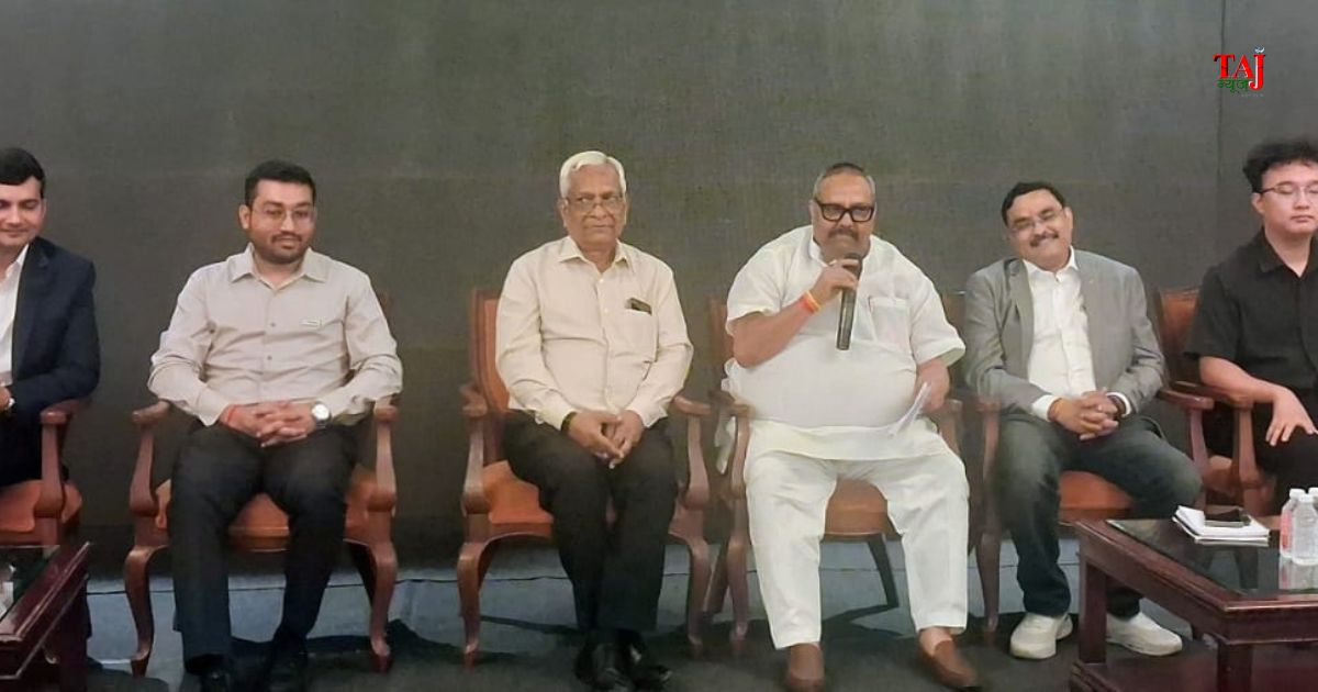 आगरा में पीएम सूर्य घर योजना से जुड़े वेंडर्स की हाइब्रिड सोलर इनवर्टर संगोष्ठी