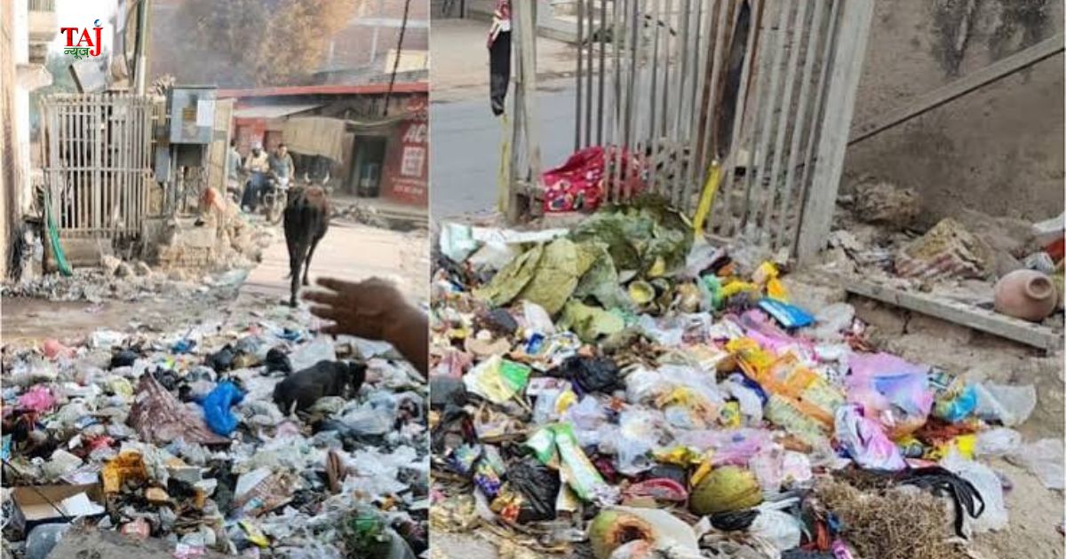 आगरा नगर निगम द्वारा भुगतान न होने पर सफाई कर्मियों की हड़ताल के बाद सड़कों पर खड़े कूड़ा वाहन और कॉलोनियों में लगा कचरे का ढेर।