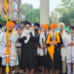 आगरा के ऐतिहासिक गुरुद्वारा गुरु का ताल में दो साल की कार सेवा के बाद तैयार भव्य दर्शन ड्योढ़ी का लोकार्पण करते संत बाबा प्रीतम सिंह व संगत।