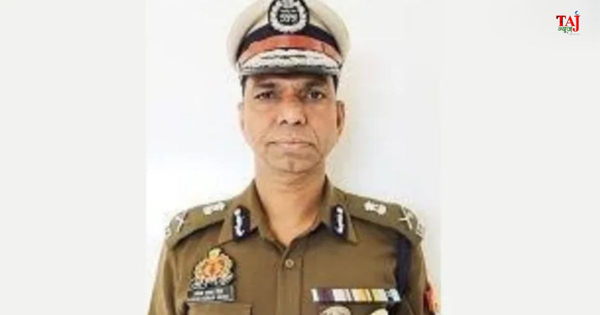 उत्तर प्रदेश पुलिस के 1995 बैच के वरिष्ठ आईपीएस अधिकारी अशोक कुमार सिंह जिन्हें योगी सरकार ने पुलिस महानिदेशक डीजी पद पर पदोन्नत किया।