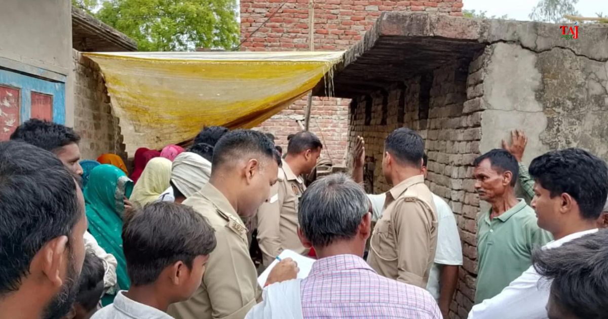 प्रतापगढ़ के कोतवाली देहात थाना क्षेत्र अंतर्गत अमरोना गांव में दंपती की मौत के मामले की जांच में जुटी पुलिस।