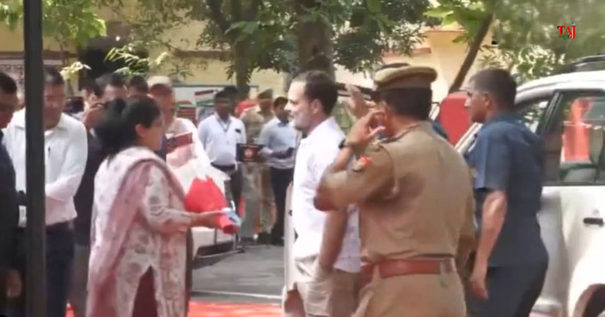 रायबरेली में जिला सतर्कता एवं अनुश्रवण समिति (दिशा) की बैठक की अध्यक्षता करते लोकसभा में नेता प्रतिपक्ष राहुल गांधी।