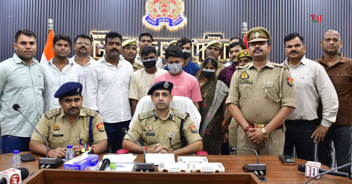 सिद्धार्थनगर में ई-रिक्शा चालक हरिश्चंद्र हत्याकांड का खुलासा करते हुए पुलिस टीम और गिरफ्तार आरोपी।