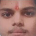 आगरा के मलपुरा क्षेत्र के धनौली चौकी के पास नाले में 17 वर्षीय शिवम का शव मिलने के बाद जांच करती पुलिस।