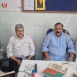 पीएम मोदी के जन्मदिवस पर आगरा जिला अस्पताल में रक्तदान शिविर, सांसद राजकुमार चाहर ने किया शुभारंभ प्रधानमंत्री नरेंद्र मोदी के जन्मदिवस पर आगरा जिला अस्पताल में आयोजित रक्तदान शिविर का शुभारंभ करते सांसद राजकुमार चाहर।