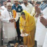 PM मोदी के 76वें जन्मदिवस पर बटेश्वर में 15 हजार दीपों से जगमगाए यमुना घाट, नीरज सिंह ने की पूजा-अर्चना प्रधानमंत्री नरेंद्र मोदी के 76वें जन्मदिवस पर आगरा के तीर्थधाम बटेश्वर में यमुना घाटों पर 15 हजार दीपों से सजी दीपमाला और पूजा-अर्चना करते भाजपा नेता।