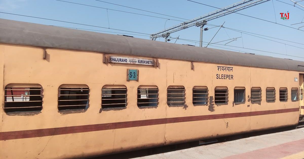 गीता जयंती एक्सप्रेस ट्रेन में महिला यात्री के साथ मारपीट और बाल खींचकर फर्श पर घसीटे जाने के वायरल वीडियो की जांच करती आरपीएफ।