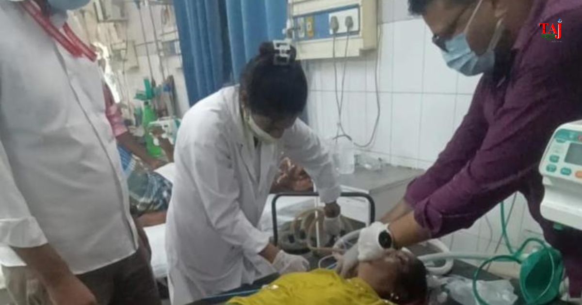 आगरा के कागारौल क्षेत्र स्थित मुरकिया गांव में कंबल में छिपे सांप के डसने से बच्ची की मौत और भाई के गंभीर होने की घटना।