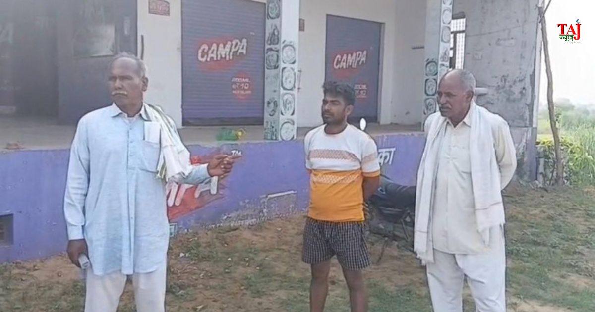 आगरा के अछनेरा में दक्षिणी बाईपास स्थित जय मां अंबे होटल में पिस्टल तानकर चोरी की वारदात की जांच करती पुलिस।