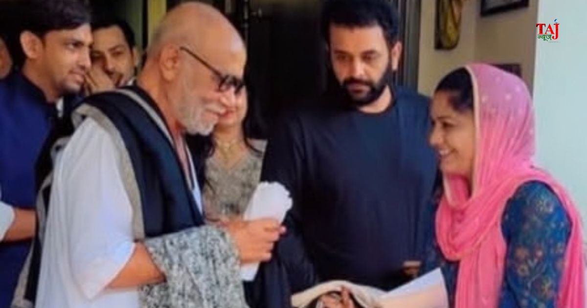 आगरा में मोरारी बापू की रामकथा से जुड़े अनुभवों को पुस्तक का रूप देतीं राहत जहाँ ख़ानम