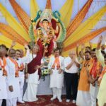 दयालबाग में द्वितीय विशाल गणेशोत्सव का शुभारंभ, विधि-विधान से हुई गणेश प्रतिमा स्थापना आगरा के दयालबाग 100 फुटा रोड पर द्वितीय विशाल गणेशोत्सव में भगवान गणेश की प्रतिमा स्थापना और पूजा-अर्चना करते विधायक पुरुषोत्तम खण्डेलवाल व श्रद्धालुगण।