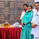 जनकपुरी महोत्सव को विकास की बड़ी सौगात, भावना एस्टेट क्षेत्र में 12 करोड़ के कार्यों का शुभारंभ आगरा की ऐतिहासिक जनकपुरी के लिए भावना एस्टेट में 12 करोड़ के विकास कार्यों का शुभारंभ करतीं महापौर हेमलता दिवाकर कुशवाह व आयोजन समिति के पदाधिकारी।