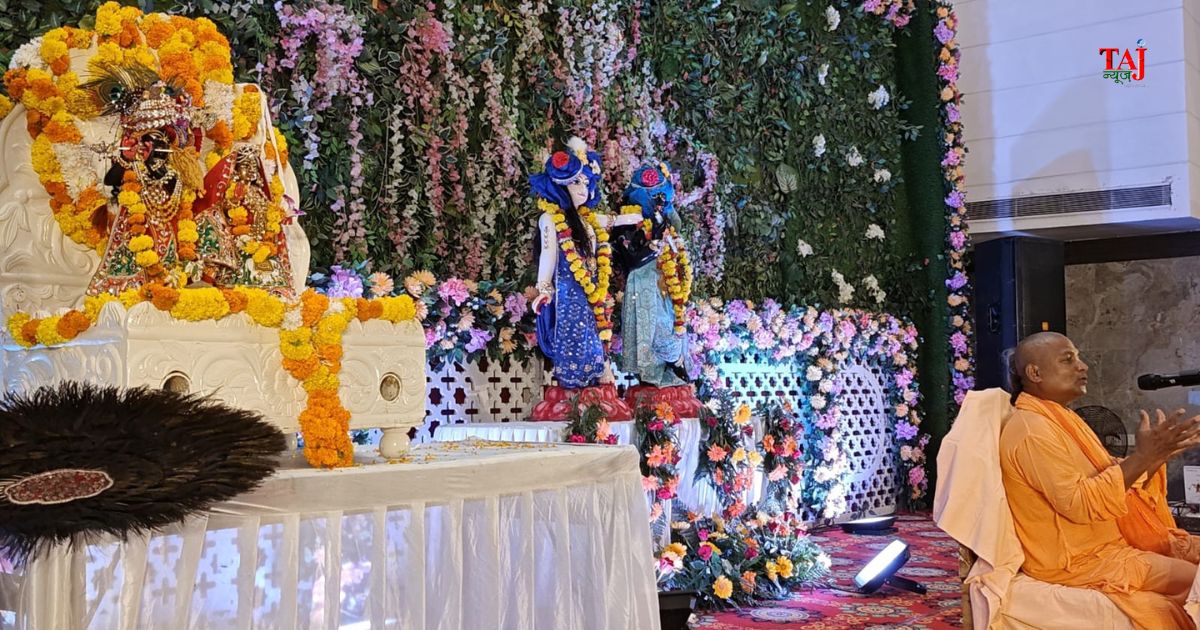 आगरा इस्कॉन के 16वें राधाष्टमी महामहोत्सव में 27 नदियों के जल से राधारानी का अभिषेक और दिव्य पालकी यात्रा।