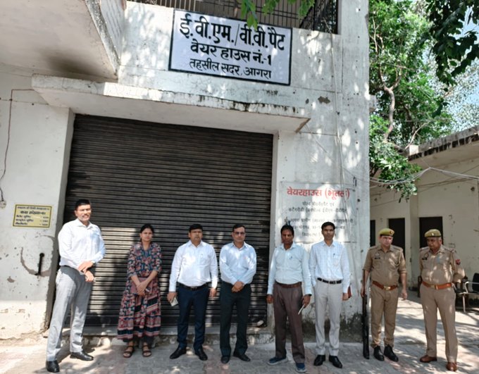 तहसील सदर स्थित ईवीएम वीवीपैट वेयरहाउस का निरीक्षण