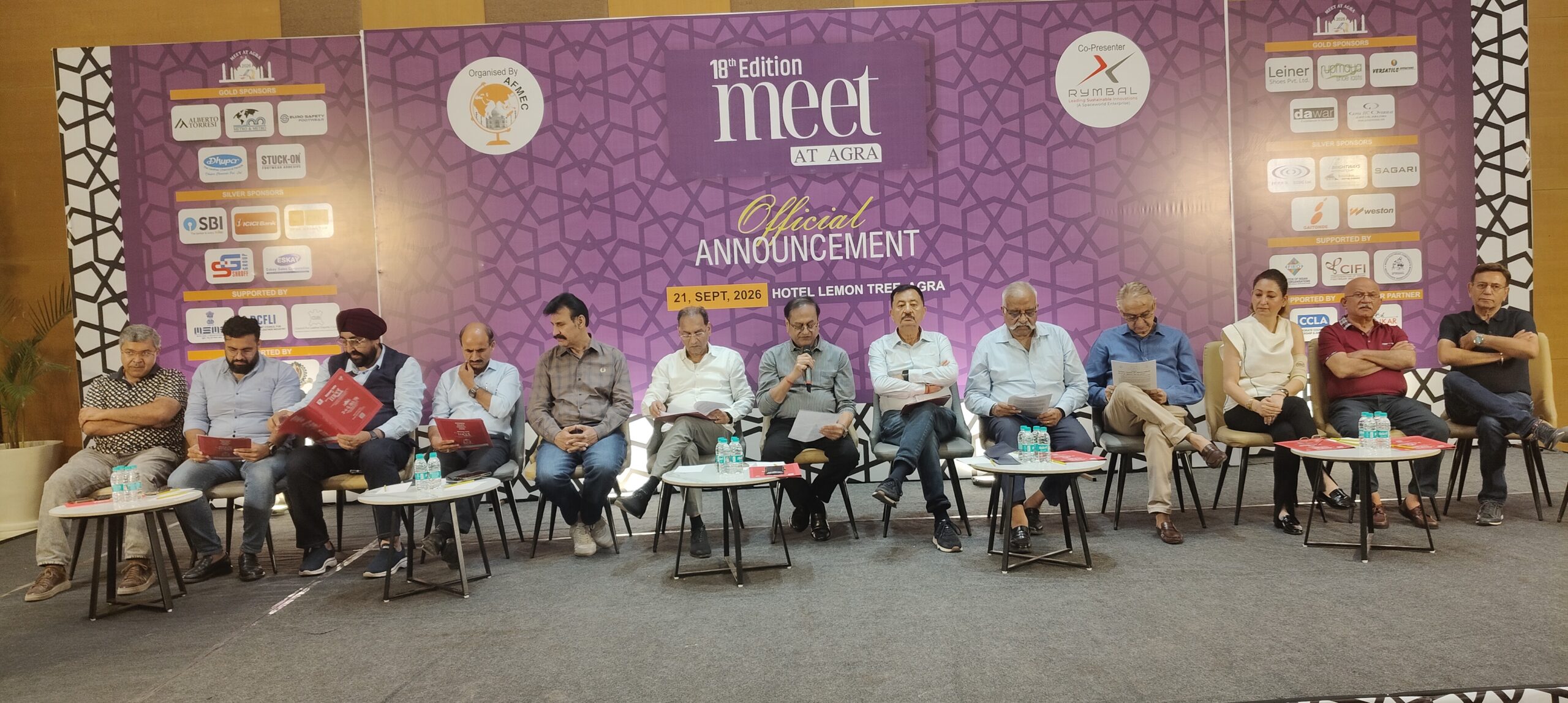 पत्रकार वार्ता को संबोधित करते एफमेक अध्यक्ष व वरिष्ठ उद्योगपति