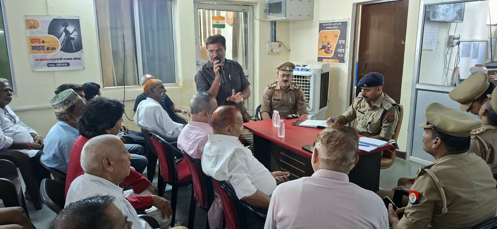 गणेश चतुर्थी और आगामी त्योहारों पर सौहार्द बनाए रखने पर मंथन करते नागरिक