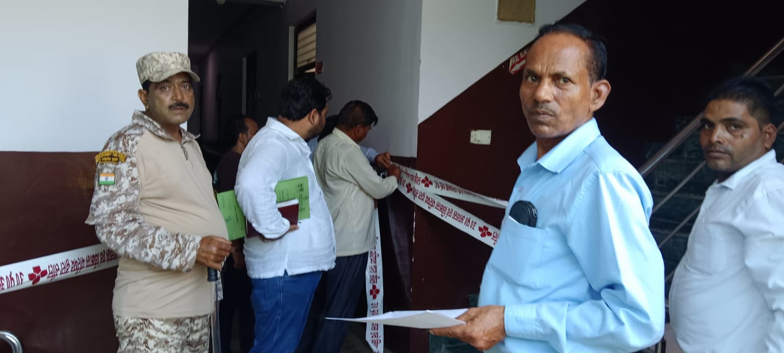 आवास विकास परिषद आगरा द्वारा सील किया गया अंजनी हॉस्पिटल भवन