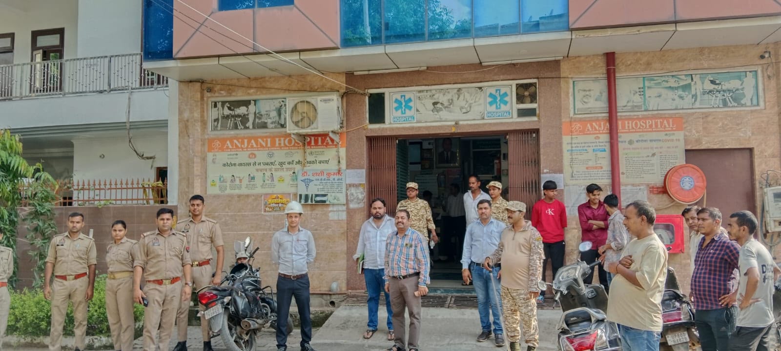 अंजनी हॉस्पिटल आगरा सीलिंग स्थल पर जुटी प्रवर्तन दल की टीम