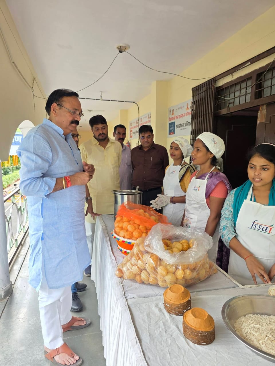 सभागार में उपस्थित जनसमूह व उद्यमी