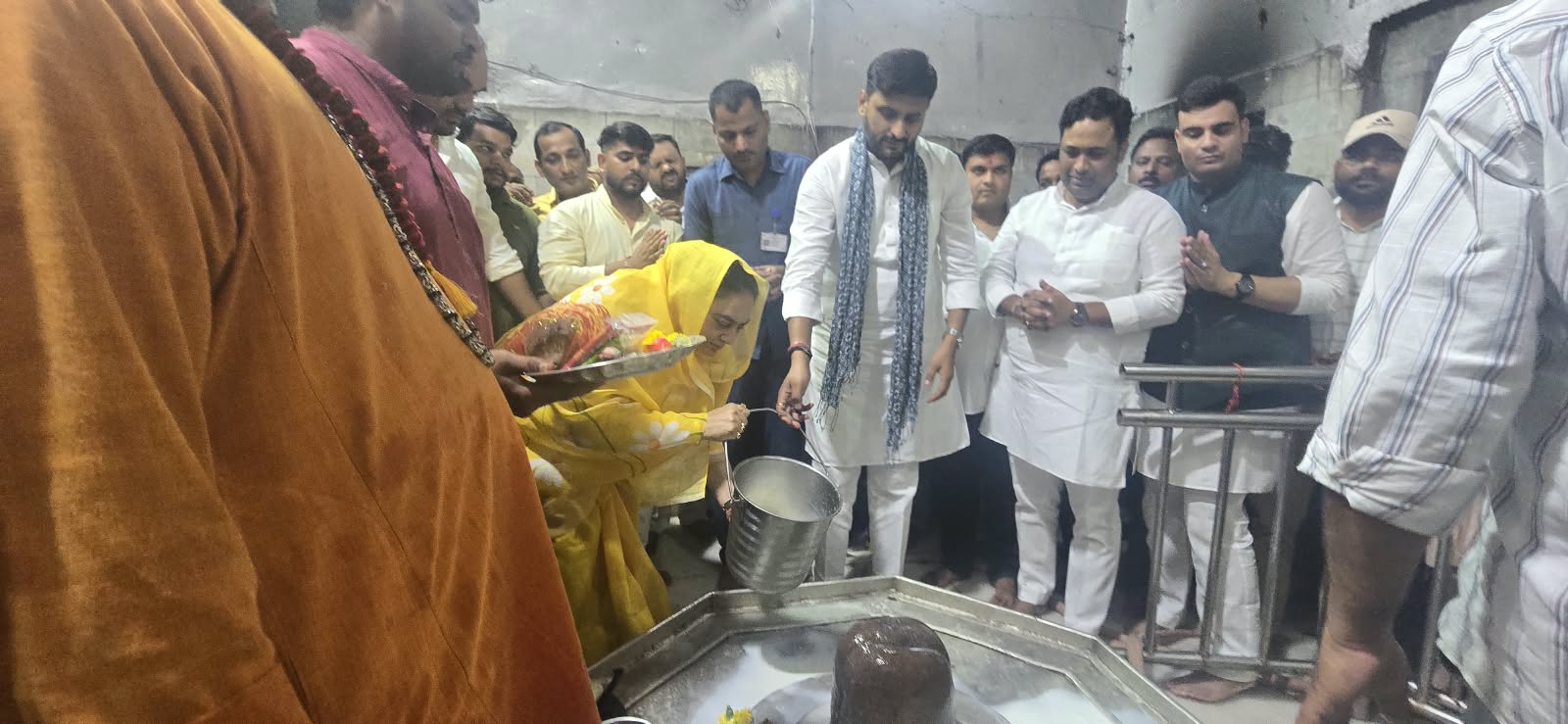 दीपों से सजा बटेश्वर धाम