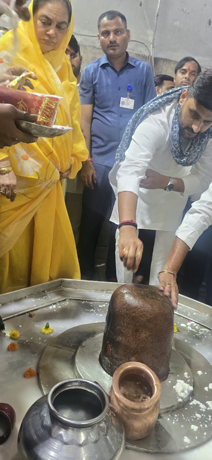 बटेश्वर घाट पर दीपोत्सव का मनोरम दृश्य