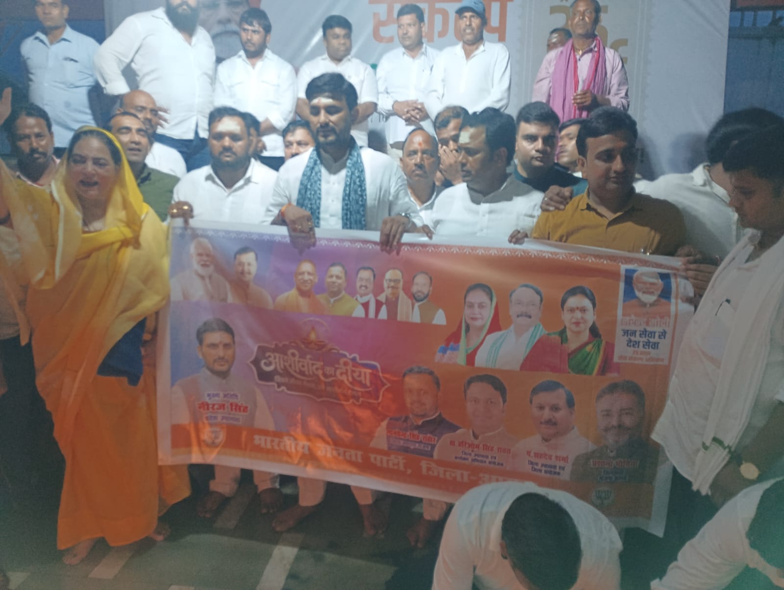 बटेश्वर घाटों पर दीपों की श्रृंखला