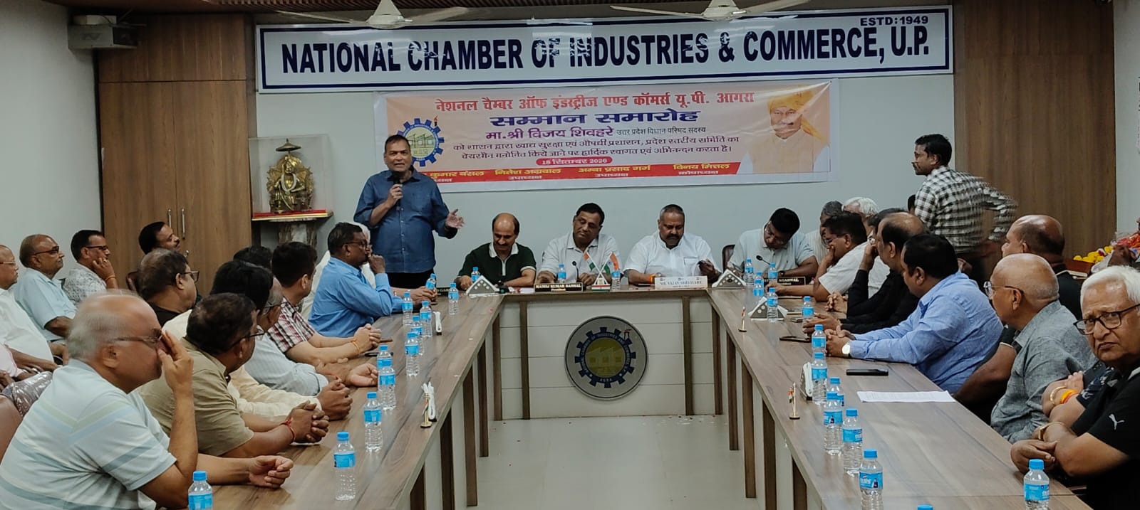 नेशनल चैंबर सभागार में खाद्य सुरक्षा समिति की बैठक की अध्यक्षता करते एमएलसी विजय शिवहरे