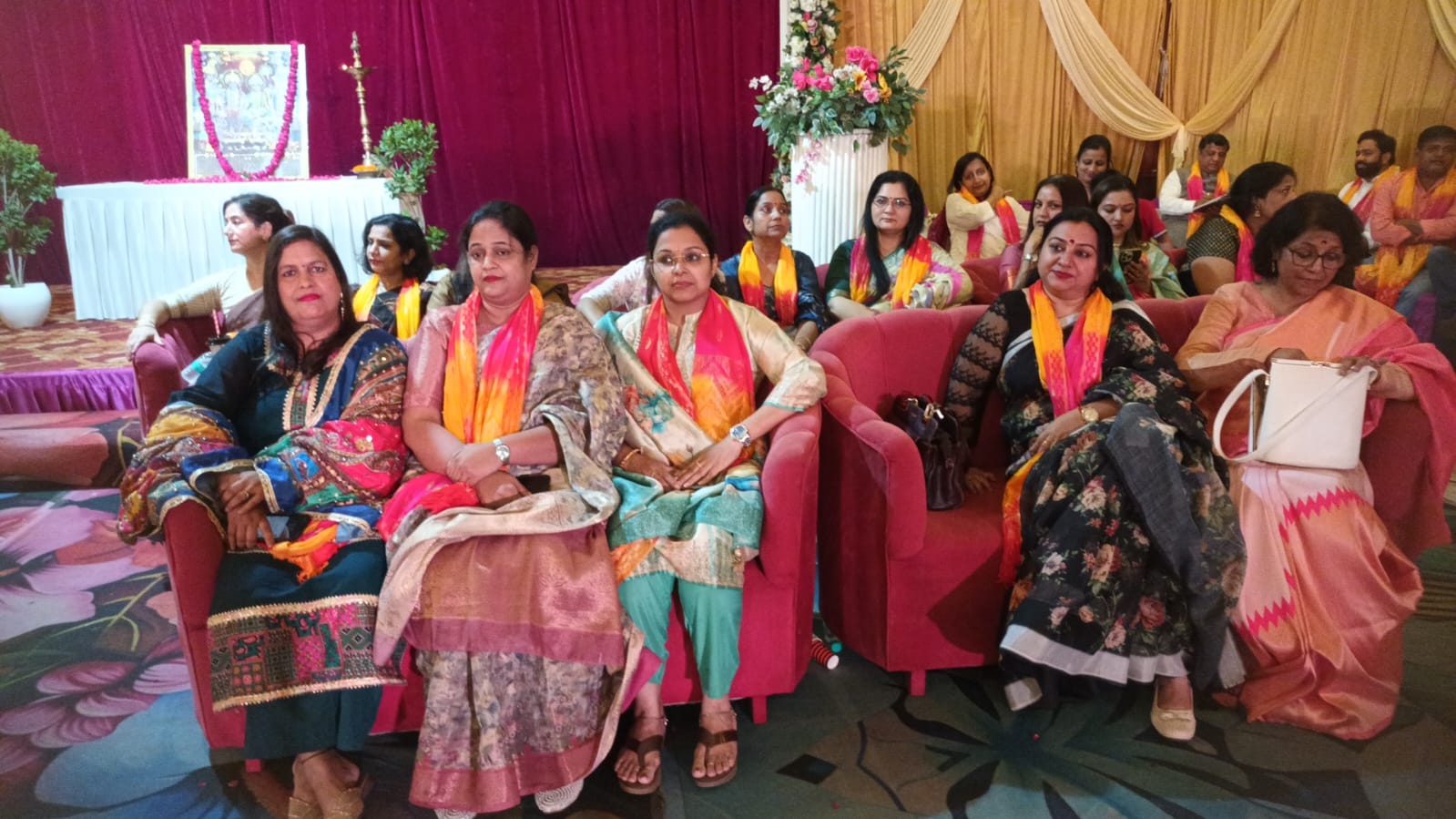 आगामी जनकपुरी महोत्सव को लेकर रूपरेखा तय करते मुख्य संरक्षक व सदस्य