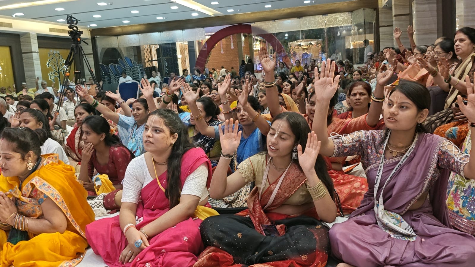 कमल पुष्प पर सुशोभित राधारानी की अनुपम झांकी