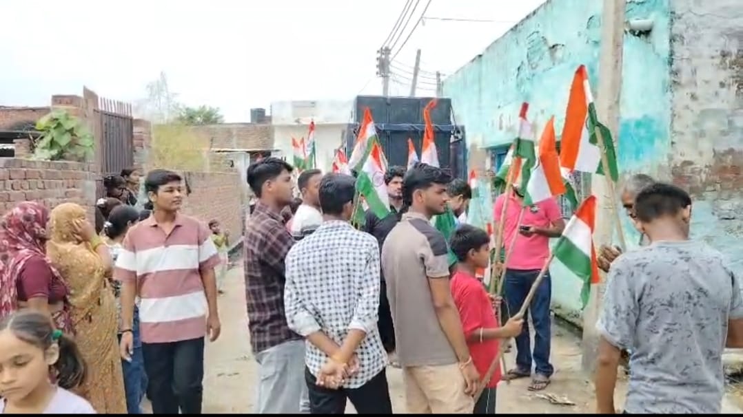 शहीद अभिषेक यादव के समाधि स्थल की ओर बढ़ती पदयात्रा