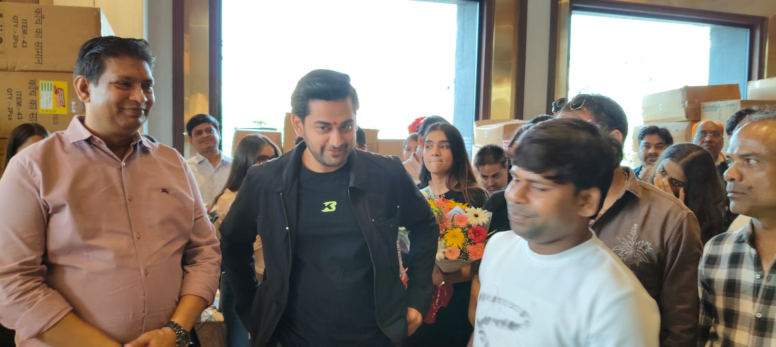 आगरा के होटल ग्रैंड मर्क्योर में आयोजित कोलंबस शूज डीलर्स मीट 2026 में कंपनी अधिकारी व डीलर्स